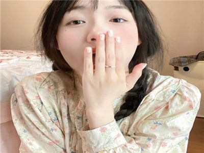 女生裸身露尿口奶头,“20岁女生裸露事件，隐私权如何守护？”-2