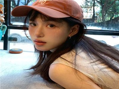 女生裸身露尿口奶头,“20岁女生裸露事件，隐私权如何守护？”-3