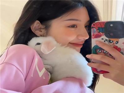 欧洲年轻女教师毛茸茸,毛茸茸女教师走红校园-3