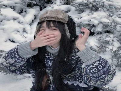白丝爆乳,潮流新宠：爆乳丝袜引发热议-3