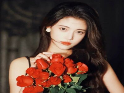 娘在狗儿的后背上写字,狗背写爱，母爱感动全网-3
