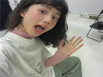 女人脱掉衣服裤子的应用。,勇敢女性新工具，安全求助新选择-2