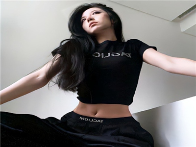 美女露奶头扒开尿口直播,直播意外：辣眼瞬间引众怒-1