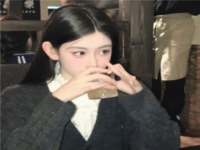 爸爸缓慢有力送女儿的句子,父爱如山，陪伴女儿成长路-3