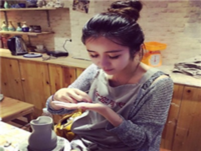 打赌输了给异性玩下面,直播丑闻：打赌侮辱女性，网络监管亟待加强-2