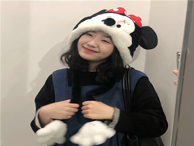 欧洲年轻女教师毛茸茸,毛茸茸女教师走红校园-4