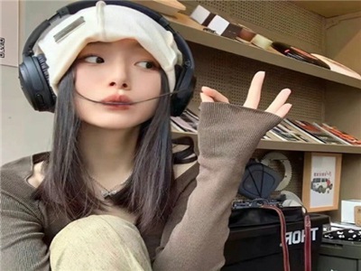 陈冠希舌头让阿娇很舒服吗,明星亲密互动引猜测，真相成谜？-3