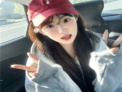 美女露胸口和尿口,性感吊带裙引发审美新思考-2