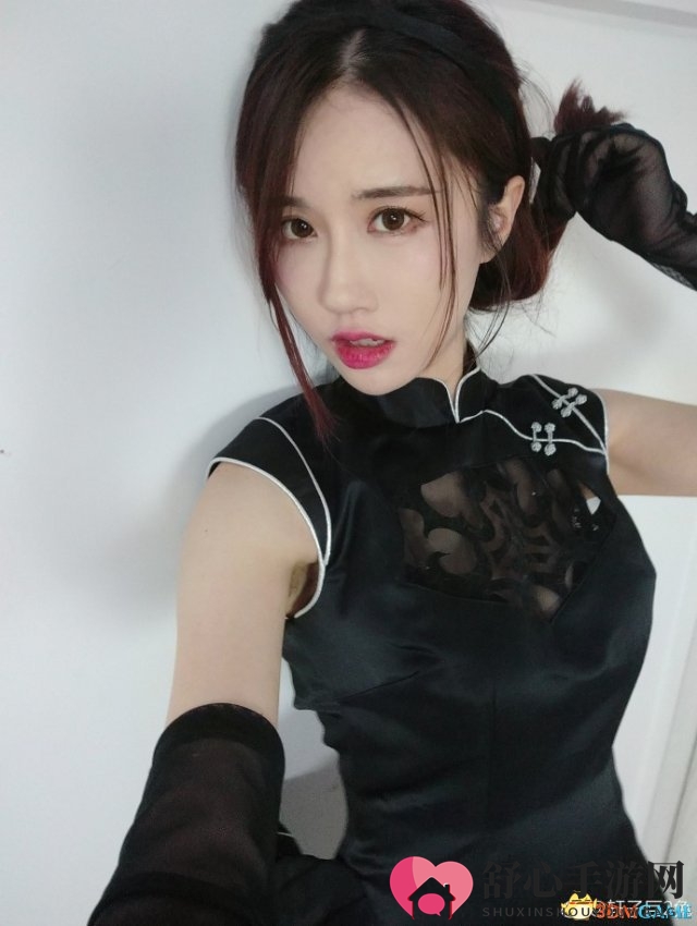 性感女主播不走心Cos 2B美照 网友们身体吃不消