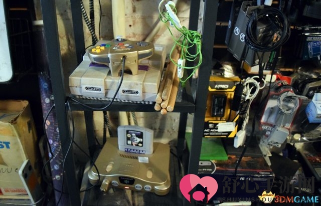 古董游戏实体店的圣诞档期：最热销的商品是N64
