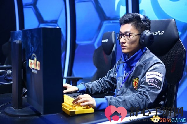 《星际争霸2》高手对决，新秀挑战传奇再现辉煌