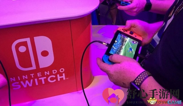 PAX展会现场：Switch掌机模式运行《火箭联盟》