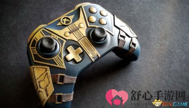 大神会玩 国外玩家自制《上古卷轴OL》版Xbox手柄