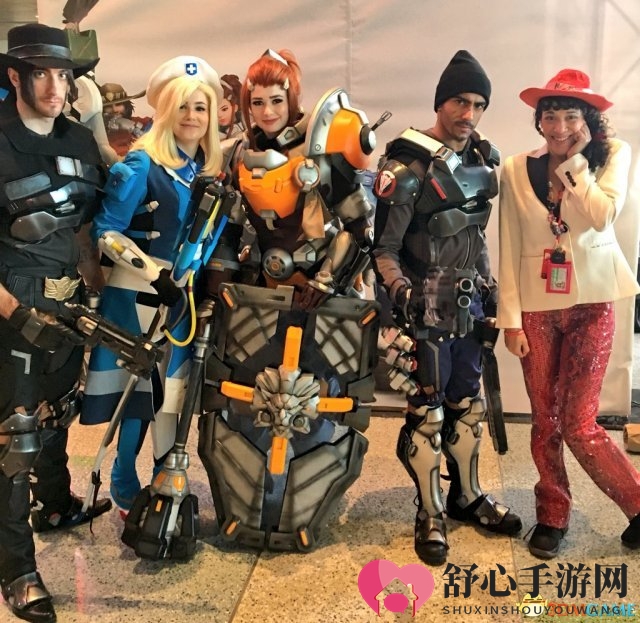 《守望先锋》新英雄布丽吉塔COS 妹子霸气又可爱